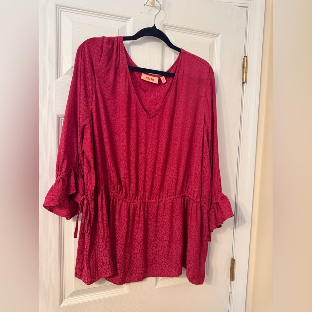 EVRI hot pink leopard print satin balloon sleeve top with a cinched waist. 3X
